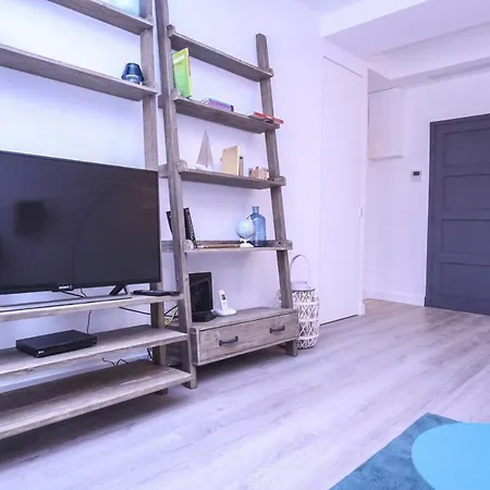 A Very Furnished Near The Beaches *